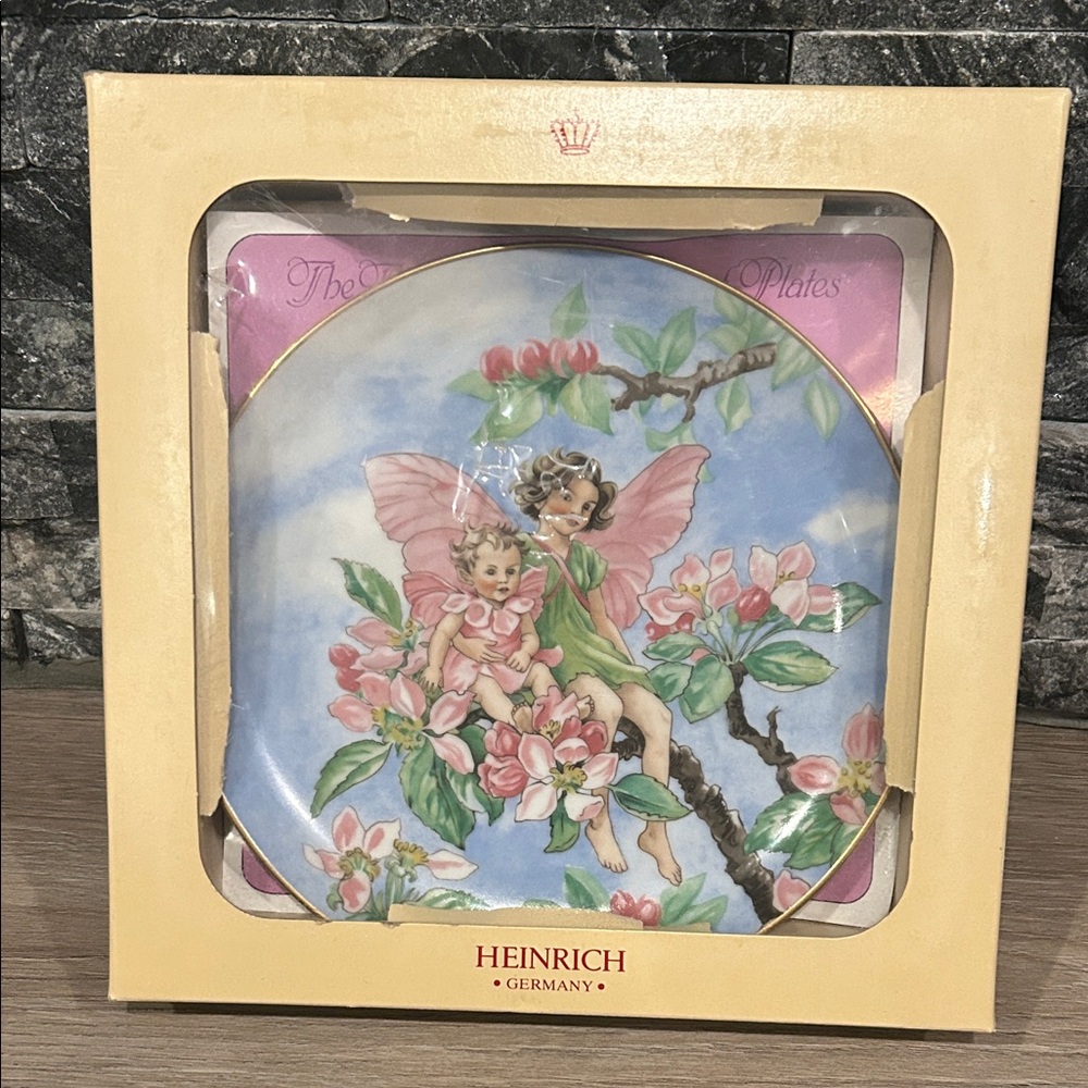 Heinrich “The Apple Blossom Fairy” 🧚‎ Collectible Plate w/authenticity cert